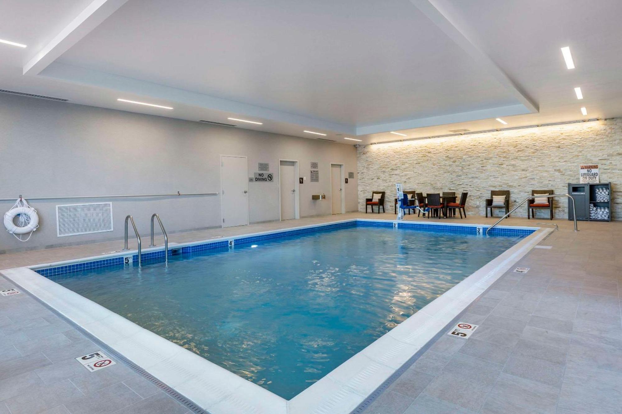Cambria Hotel Manchester South Windsor Bagian luar foto